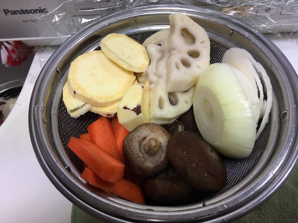 Sweet potatoes, lotus roots, onions, shiitake mushrooms, carrots: 500g in all