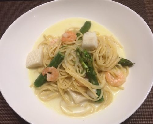seafood cream pasta table