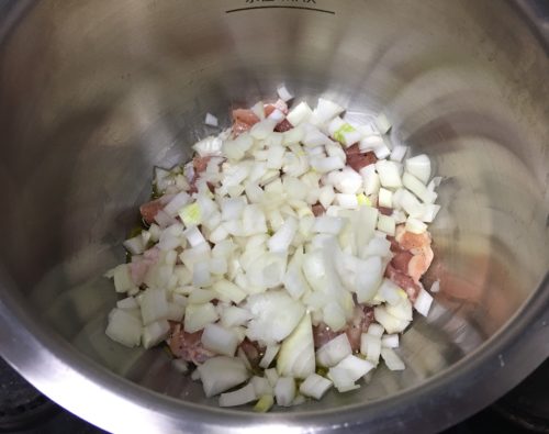 Image: Hot cook pot onions
