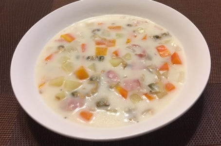 clam chowder soup table