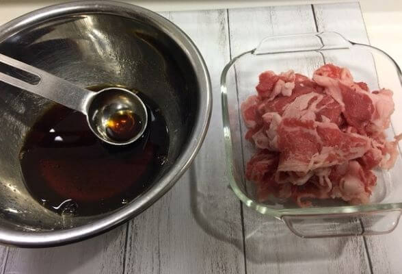 牛肉うす切りと合わせ調味料
