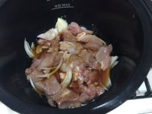 Image inside the inner pot before cooking Oyakodon