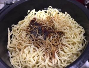 Image: Put 3 balls of noodles and seasonings