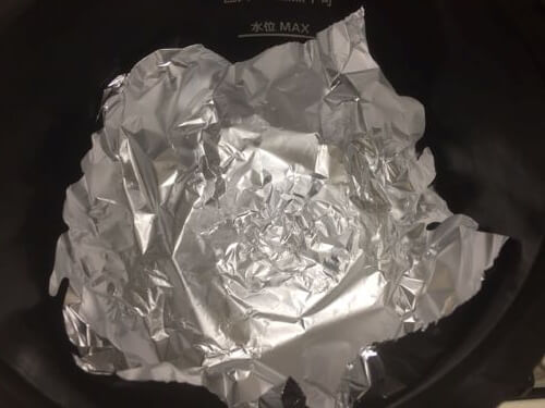 Image Putting aluminum foil in the pot