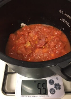 トマト水煮缶と塩5.5g