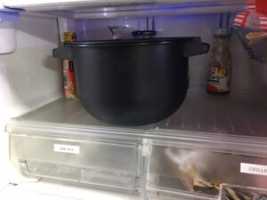 3内鍋を冷蔵庫で冷やしておく