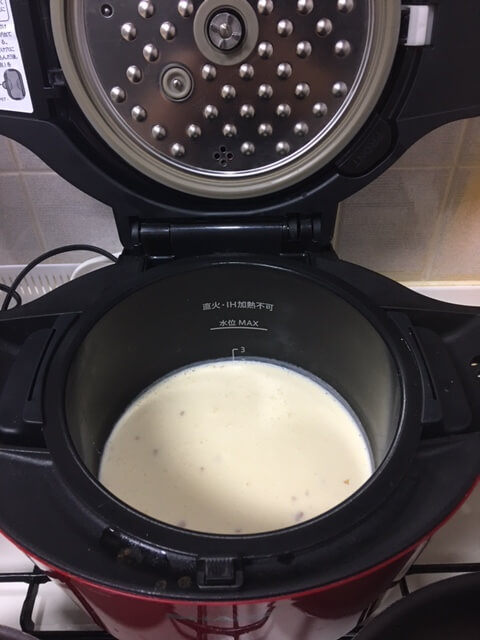 チーズケーキ調理前鍋の中