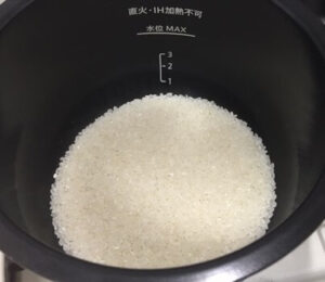 ホットクック鍋に米を入れる